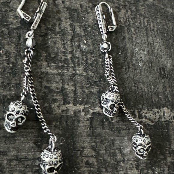 Bohemian style dangle drop sculls earrings in aged tone metal with rhinestones - Picture 6 of 7